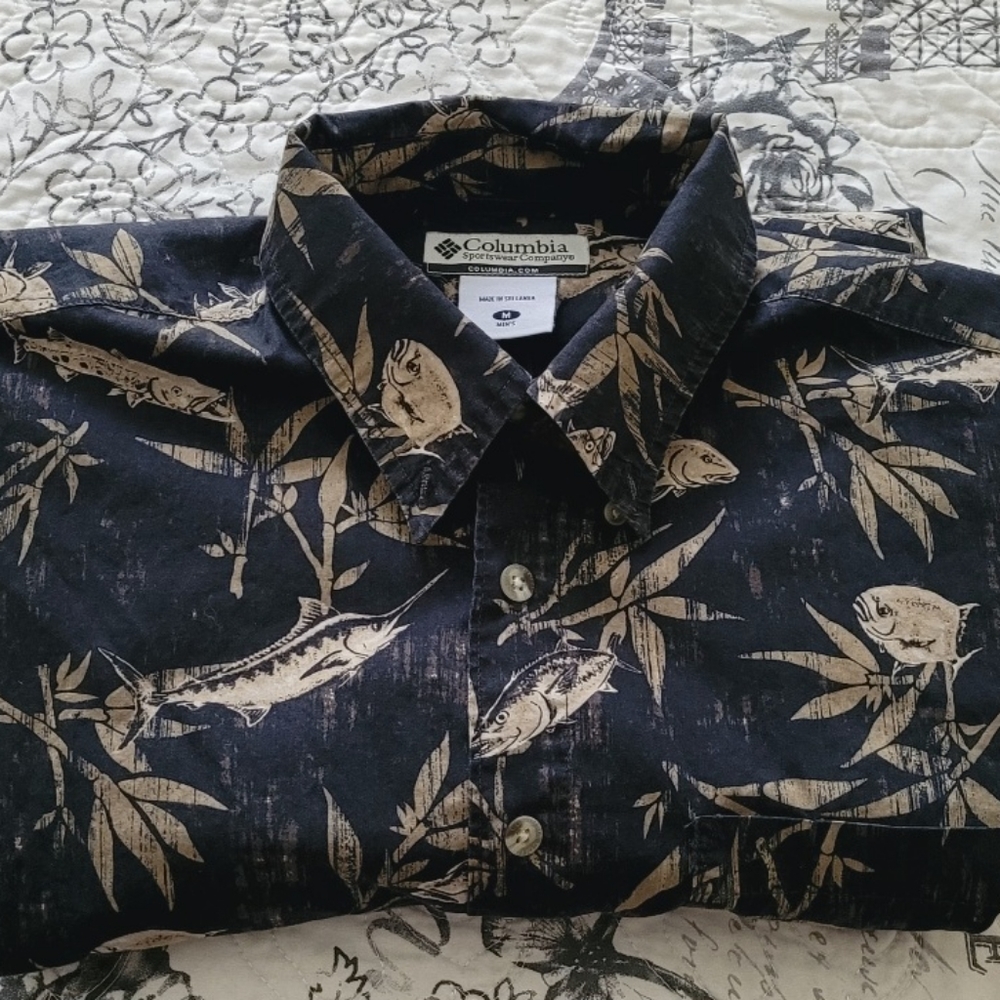 Columbia Mens Hawaiian Fish Short Sleeve shirt